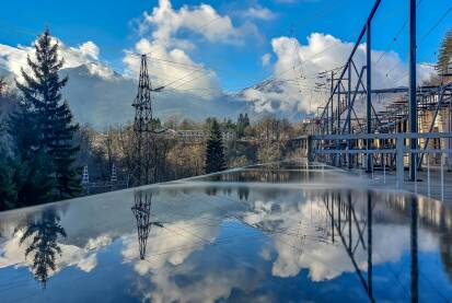 Razvodno postrojenje, prenos električne energije Razvodno postrojenje 110 kv u Hidroelektrani Jablanica. Postrojenje za prenos električne energije.