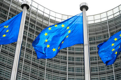 Institucije EU. Zastave Evropske unije. Sjedište Evropske komisije u Briselu, Belgija. Institucije EU. Zastave Evropske unije. Berlaymont zgrada u Briselu, Belgija. Sjedište Evropske komisije u Bruxellesu. Zastave Evropske unije.