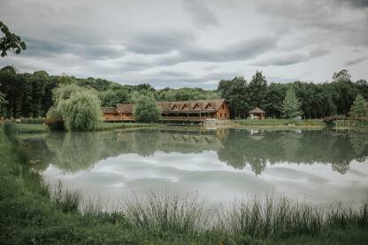 Jezero Živopisna fotografija jezera u mjestu Blaževac