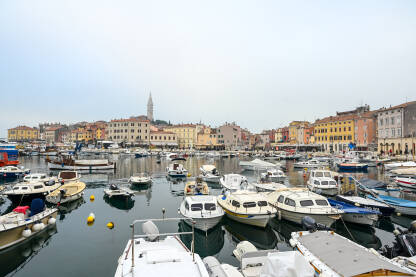 Stari grad Rovinj Stari grad Rovinj. Jadransko more, Istarski poluotok (Istra). Popularno turističko odredište u Hrvatskoj.