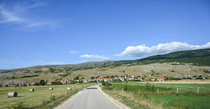 Glamočko polje. Selo Skucani. Glamočko polje. Selo Skucani.