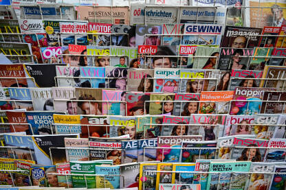 Novine i časopisi na kiosku u Austriji. Novine i časopisi na kiosku u Austriji. Sedmični i mjesečni magazini na štandu.