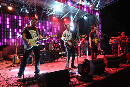 Koncert benda "Bajaga & instruktori". Koncert benda "Bajaga & instruktori". Momčilo Bajagić Bajaga rok pevač i muzičar na sceni. Mostar summer fest 2023.