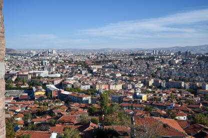 Panoramski pogled na Ankaru, Turska. Ankara, Turska: Zgrade i kuće u središtu grada. Panoramski pogled na glavni grad Republike Turske.