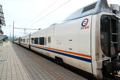 Željeznice Federacije BiH Talgo voz. Željeznice Federacije BiH. Vagoni. Transport. Putnički voz.