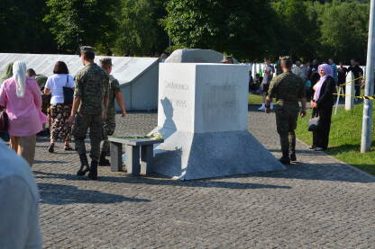 Komemoracija u Potočarima 28. godišnjica genocida nad Bošnjacima Sigurne zone UN-a u Memorijalnom centru Srebrenica