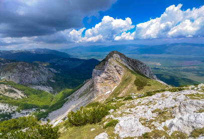 Mali Troglav Vrh Mali Troglav fotografisan sa Velikog Troglava.