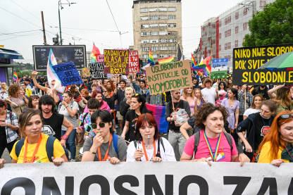 Bh. povorka ponosa Sarajevo, Bosna i Hercegovina, 24. juna 2023.: Povorka ponosa na ulicama glavnog grada BiH. Protestna šetnja. LGBTIQ Pride.