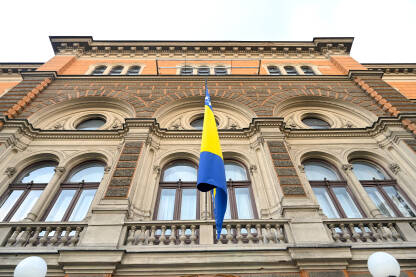 Zastava BiH na zgradi Predsjedništva Zgrada Predsjedništva Bosne i Hercegovine u Sarajevu. Predsjedništvo BiH.