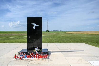 Memorijalni centar Ovčara u Vukovaru Vukovar, Hrvatska: Memorijalni centar Ovčara. Spomen obilježje.