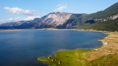 Blidinje i Čvrsnica Blidinje jezero i planina Čvrsnica, Bosna i Hercegovina. Park prirode.