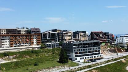 Apartmansko naselje na planini Bjelašnici.