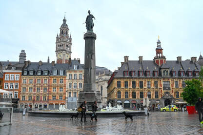 Lille, Francuska Lille, Francuska: Glavni trg ili Grand Place.
