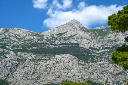 AK1_3174 Planinski pejzaž ljeti. Kamen i stijene. Planina Biokovo, Hrvatska.