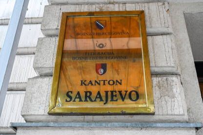 Vlada kantona Sarajevo. Tabla sa natpisom Vlade KS.