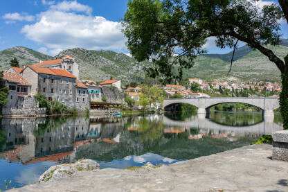 Trebinje Pogleda na Trebišnjicu, Stari grad i Kameni most