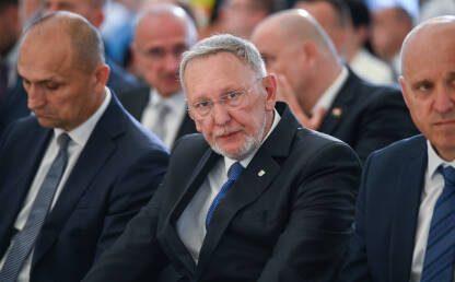 Davor Božinović
Potpredsjednik Vlade Republike Hrvatske i ministar unutarnjih poslova. Hrvatski političar i ministar. Ministarstvo unutrašnjih poslova.