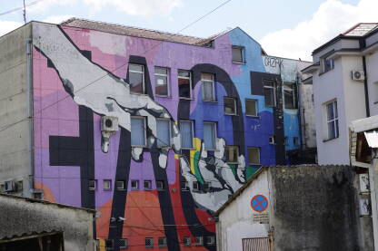 Mural na fasadi zgrade u Kozarskoj Dubici