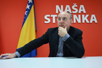 Damir Arnaut, političar iz BiH. Naša stranka. Damir Arnaut, političar iz BiH. Naša stranka.