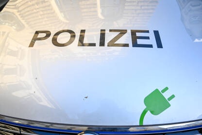 Policijsko vozilo na električni pogon. Policijsko vozilo na električni pogon.