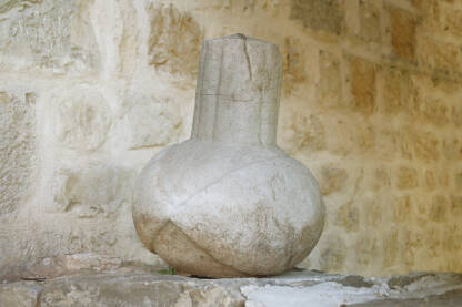 Fragment starog kamenog nadgrobnog spomenika, nišana iz osmanskog perioda