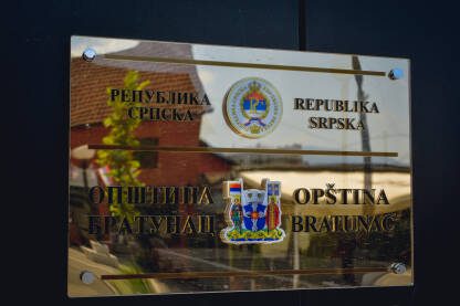 Tabla Opština Bratunac Bratunac je dobio novu administrativnu zgradu Opštine Bratunac koja je izgrađena na mjestu starog i dotrajalog objekta.