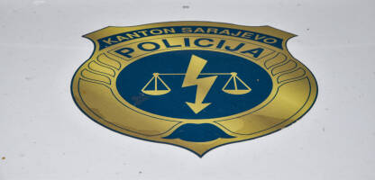 Policija Kantona Sarajevo Natpis na autu, policija Kantona Sarajevo.