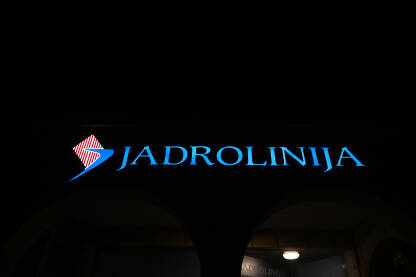 Logo trajektne kompanije Jadrolinija iz  Hrvatske.