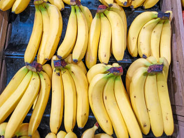 Svježe banane na pijaci. Svježe banane na pijaci.