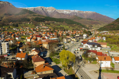 Panorama Turbeta Panorama mjesta Turbe kod Travnika. Pogled sa minareta.