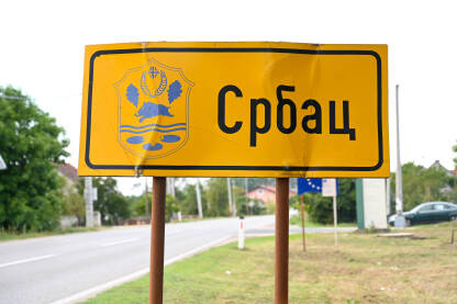 Srbac, BiH, tabla na ulazu u naseljeno mjesto.