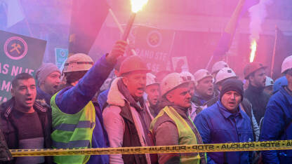 Rudari protestvuju, Sarajevo Sarajevo, Bosna i Hercegovina: Protest rudara na ulici. Antivladin prosvjed. Rudari zapalili baklje na demonstracijama. Štrajk.