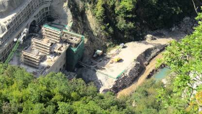Gradilište HE Ulog - strojara Gradilište HE Ulogn na rijeci Neretvi.
Općina Kalinovik.
09.10.2023.