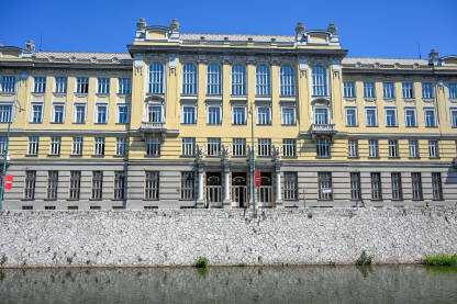 Zgrada Glavne pošte u Sarajevu koju je projektovao arhitekta Josip Vancaš. JP BH Pošta.