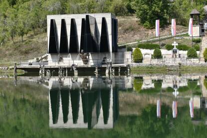 U mjestu Stari Brod u Višegradu podignut je spomen-kompleks u znak sjećanja na stravični zločin iz II svjetskog rata koji se desio u proljeće 1942, kada je na ovom mjestu ubijeno preko 6.000 Srba.