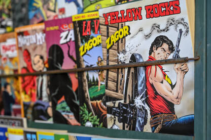Stripovi na prodaju u trgovini. Zagor. Italijanski strip na polici u prodavnici stripova. Zagor, lik iz stripa. Naslovnice stripova.