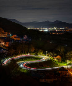 Izačić i Bihać Pogled sa Izačića na grad Bihać noću