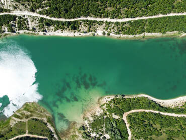 Jezero Mandek, Livno, BiH. Jezero Mandek, Livno, BiH. Vještačko jezero nedaleko od Livna.
