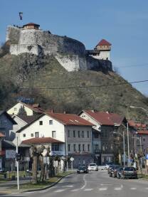 Pogled na Stari Grad Doboja i dobojsku tvrdjavu Gradinu