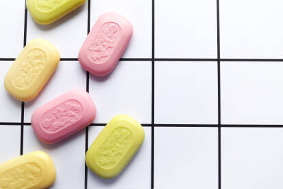 Čvrsti sapuni na kupatilskim počicama.