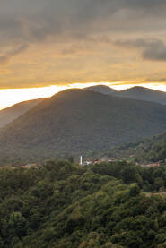 Pogled na Spahiće sa starog grada Brekovica