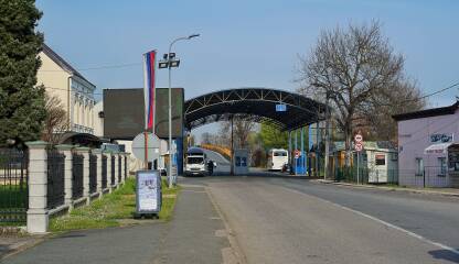 Granicni prelaz Gradiska prema Hrvatskoj bez guzve.