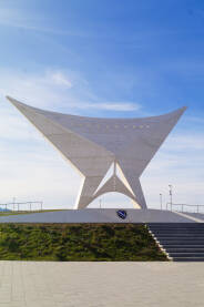 Spomenik Krila slobode na brdu Žuč u Sarajevu.