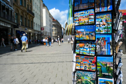 Razglednice iz Münchena, Njemačka. Razglednice iz Münchena, Njemačka. München je glavni grad njemačke pokrajine Bavarske i popularna turistička destinacija.