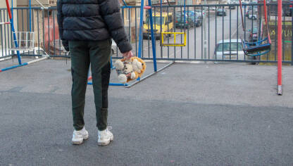 Vršnjačko nasilje u školi. Vršnjačko nasilje van škole. Odbačenost. Usamljenost.