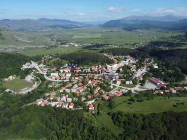 Grahovo Naseljeno mjesto i sjedište opštine Bosansko Grahovo