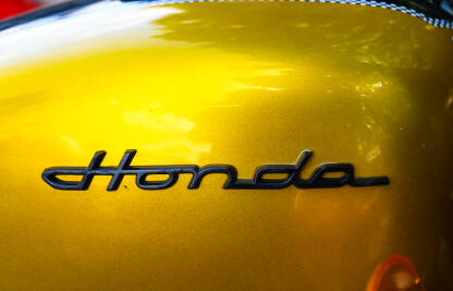 Honda znak na motociklu. Honda znak na motociklu. Logo. Honda je japanski proizvođač automobila i motocikla.