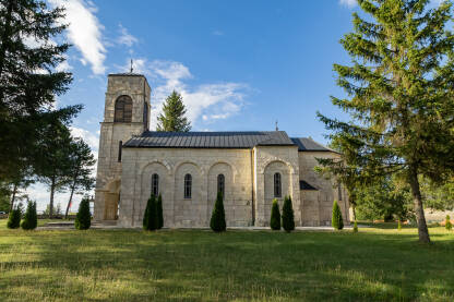 Manastir Veselinje, Vrba – Kamen, Glamoč Manastir je posvećen Rođenju Svetog Jovana Krstitelja, a osnivač manastira је Veselin Veso Naerlović. U sklopu manastira su osnivačka kapela i kapela spomen-kosturnica