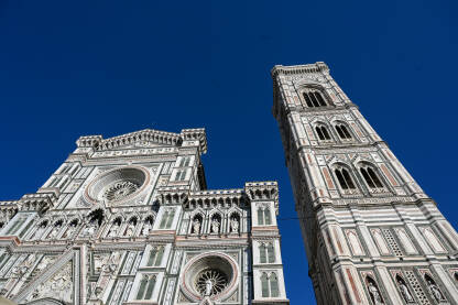 Firenca, Italija. Firentinska katedrala u centru grada. Detalji fasade firentinskog Duoma. Vanjski dio katedrale Santa Maria del Fiore.