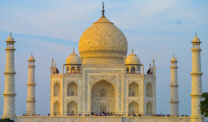 Taj Mahal očaravajući Tadž Mahal u suton.